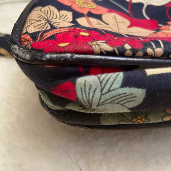 Vera Bradley retired print crossbody bag in EUC. - Picture 8 of 8